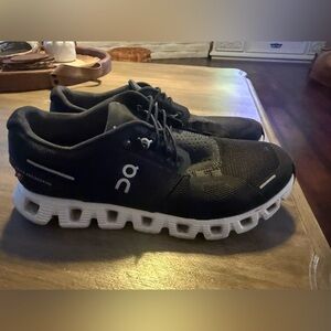 Women’s Black On Cloud 5 | Size 7.5
